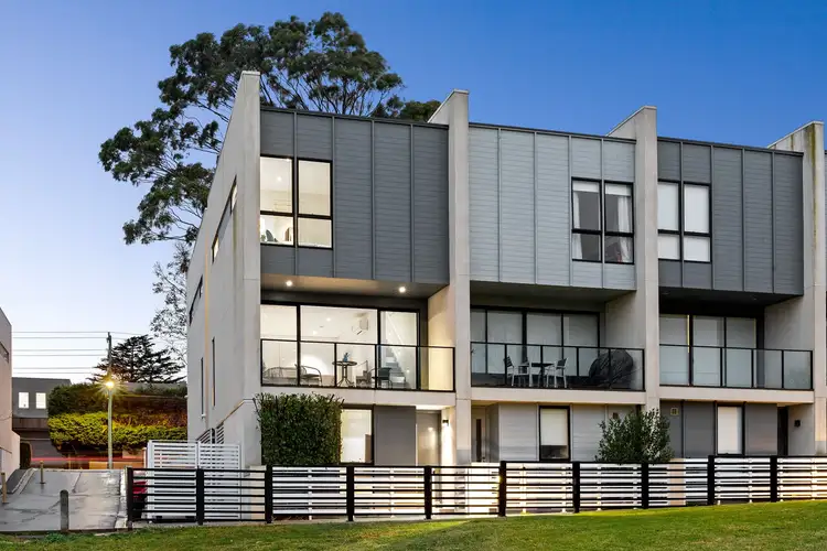 12 Magnolia Walk, Burwood VIC 3125