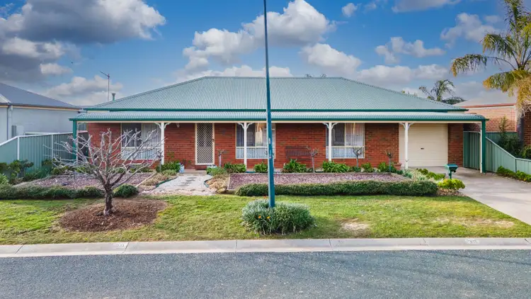 39 Cassandra Crescent, Epsom VIC 3551