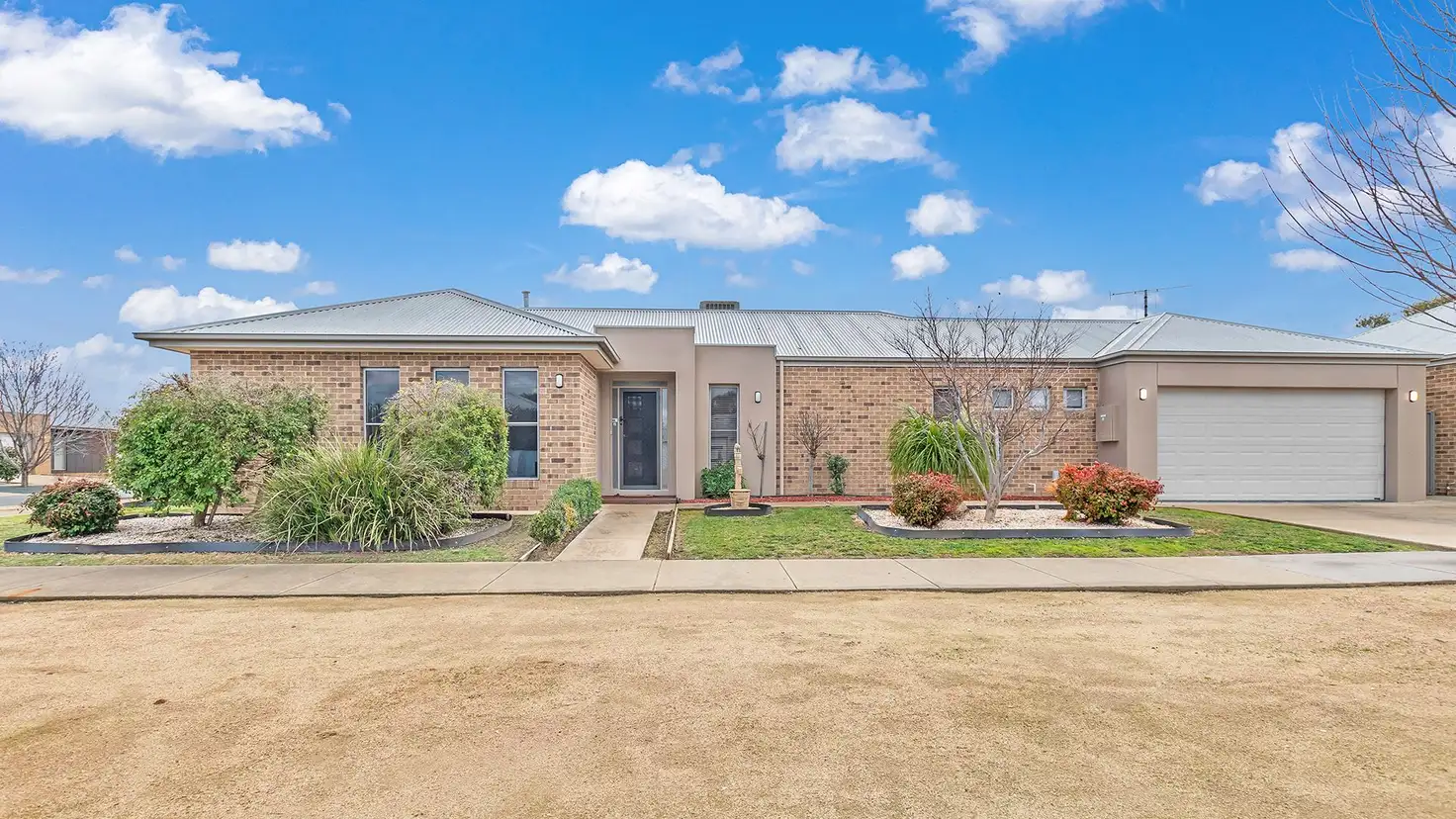 Main view of Homely townhouse listing, 2 Westwood Place, Echuca VIC 3564