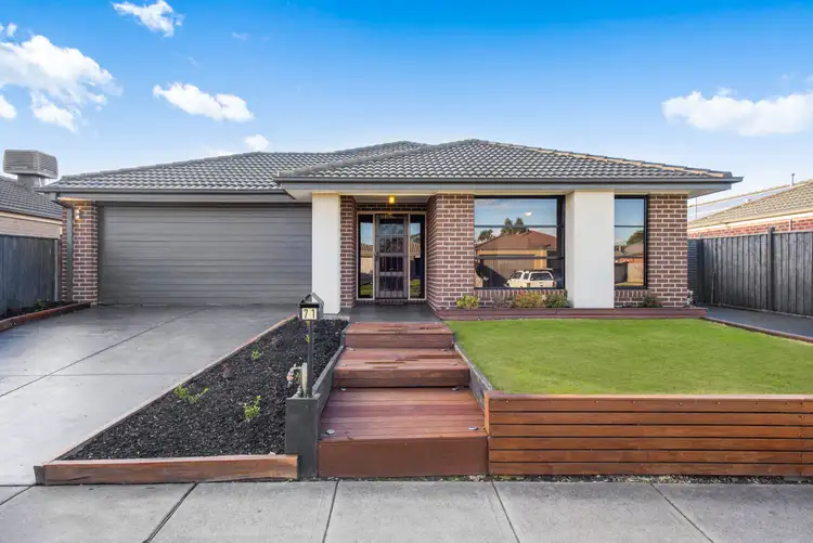 71 Greendale Boulevard, Pakenham VIC 3810
