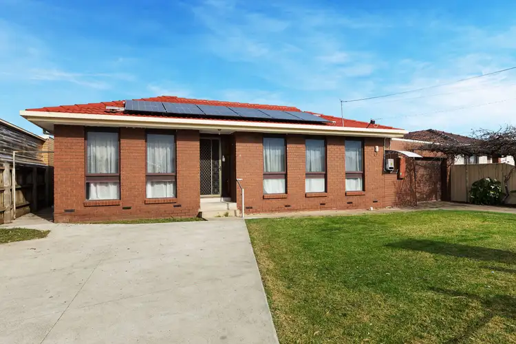 15 chetwynd Drive, Kings Park VIC 3021