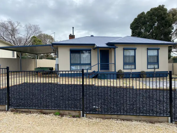 11 Kelly Street, Clare SA 5453