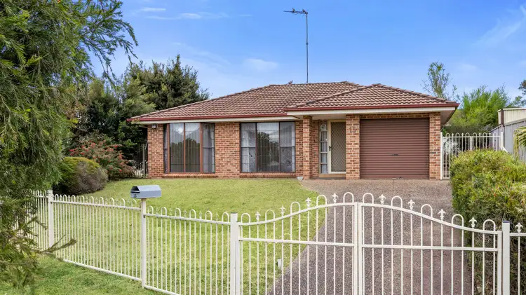 15 Falstaff Place, Rosemeadow NSW 2560
