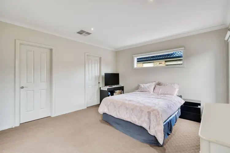 Fifth view of Homely house listing, 8 Platt Close, Pakenham VIC 3810