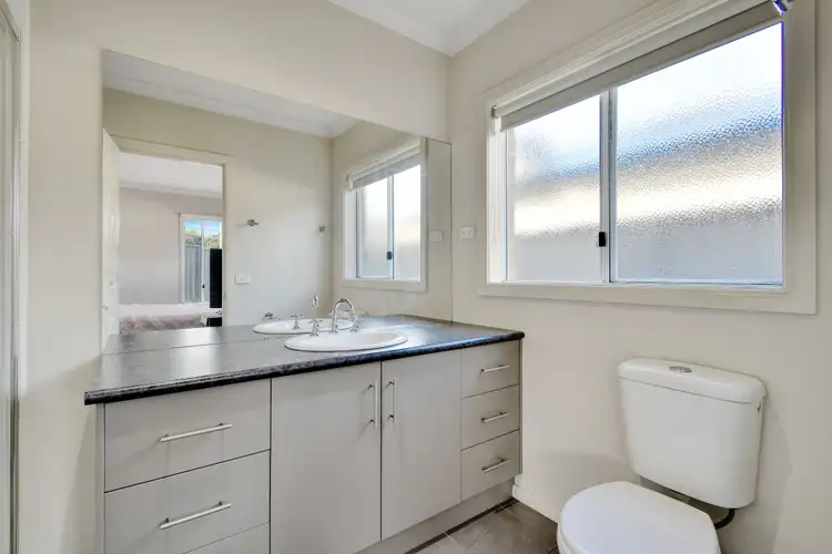 Sixth view of Homely house listing, 8 Platt Close, Pakenham VIC 3810