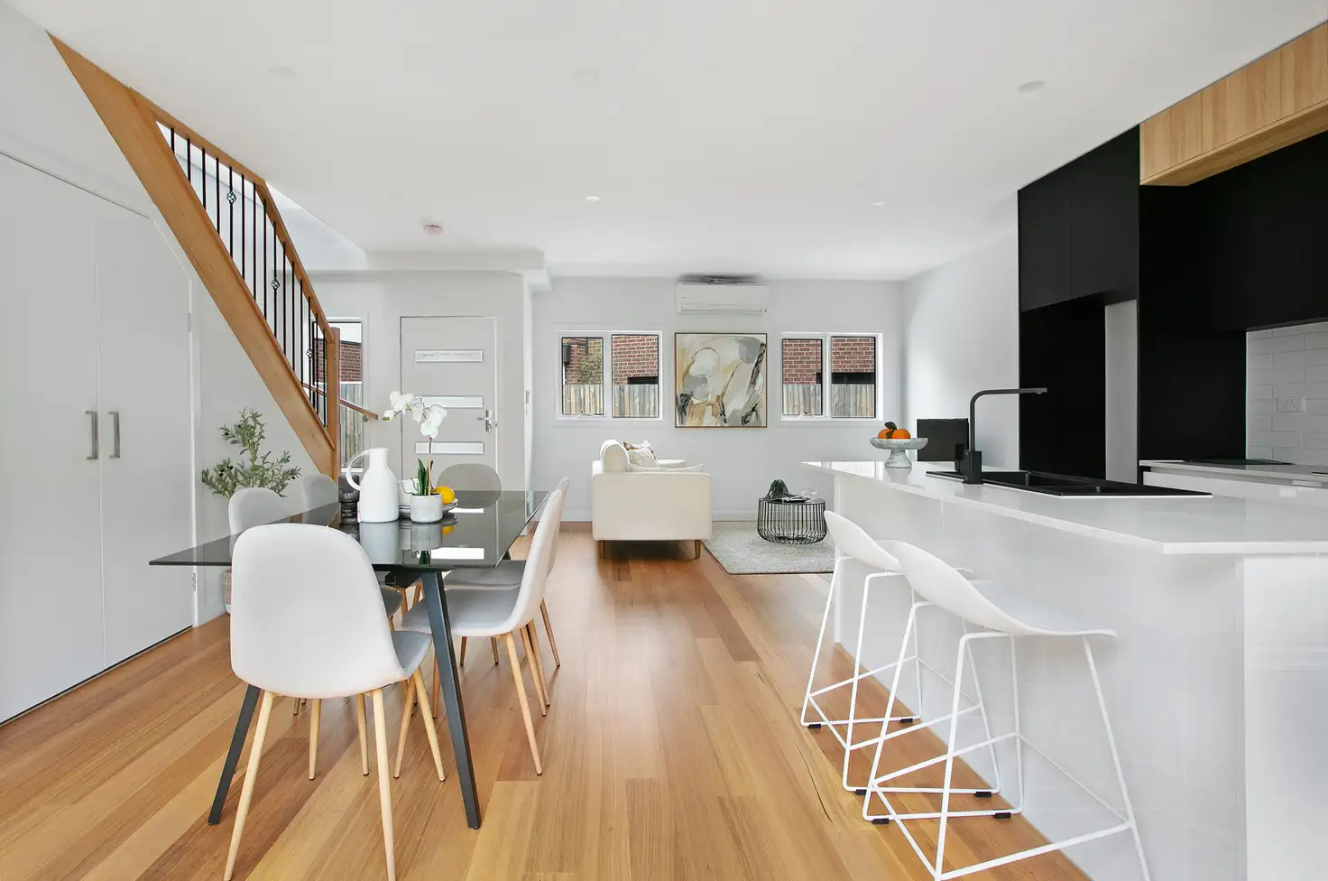 Main view of Homely townhouse listing, 2/9 Poplar Crescent, Bellfield VIC 3081