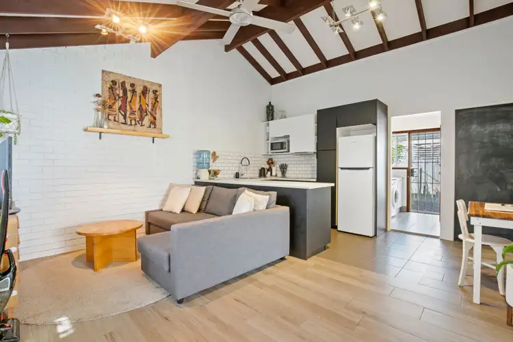 2/28 Sarawak Avenue, Palm Beach QLD 4221