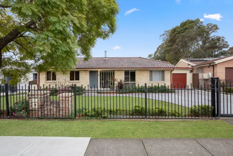 52 The Parkway, Bradbury NSW 2560