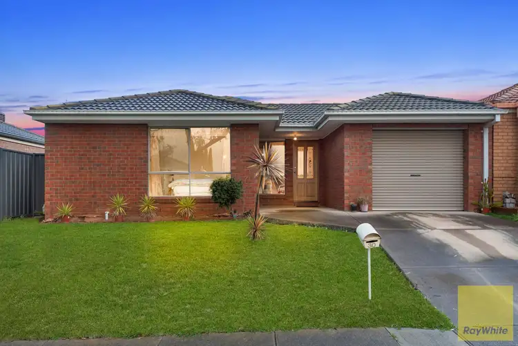 30 Mundi Crescent, Manor Lakes VIC 3024