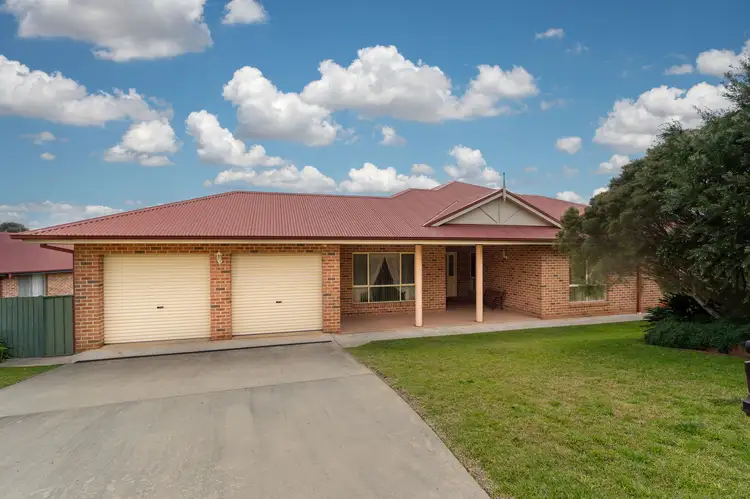 22 London Drive, Cowra NSW 2794