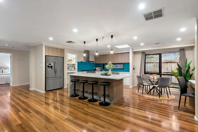 5 Finisterre Court, Frankston VIC 3199