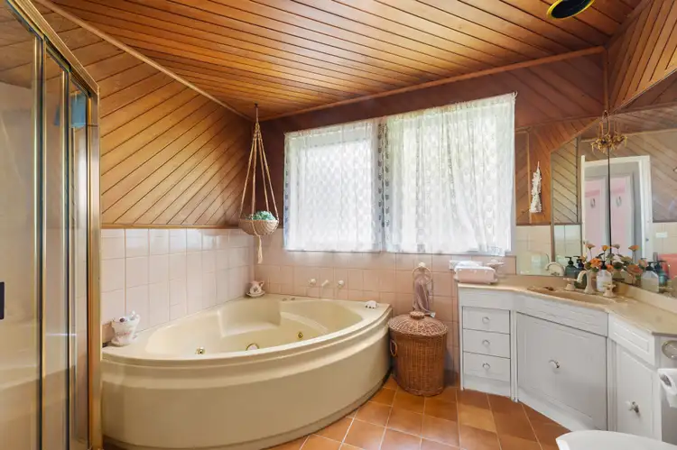 Fifth view of Homely house listing, 11 Edgeware Court, Wantirna VIC 3152