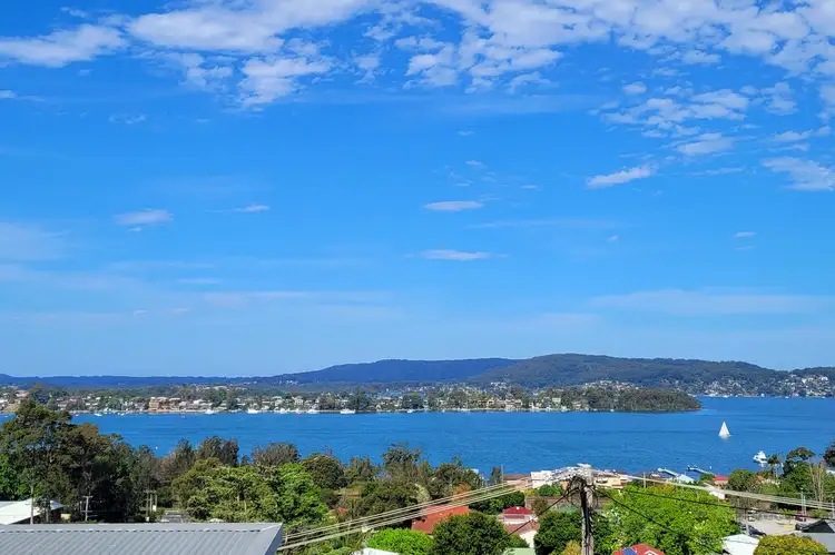 11 Hughes Street, Point Clare NSW 2250