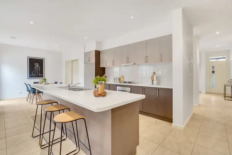 Fifth view of Homely house listing, 10 Stafford Link, Craigieburn VIC 3064