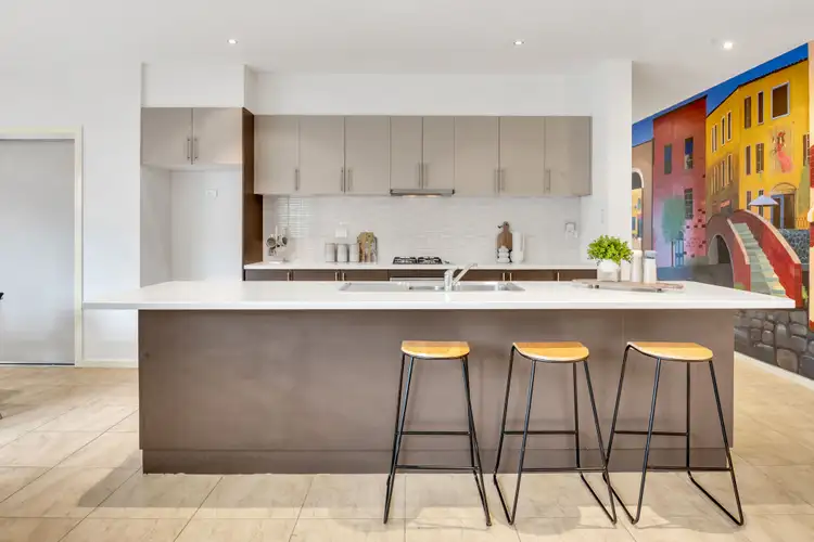 Sixth view of Homely house listing, 10 Stafford Link, Craigieburn VIC 3064