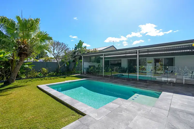 4 Metricup Court, Mermaid Waters QLD 4218