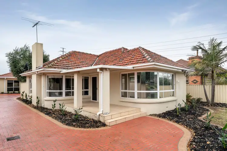 12 Carlsson Court, Brooklyn VIC 3012