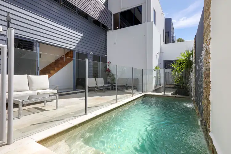 1/6 Banksia Broadway, Burleigh Heads QLD 4220