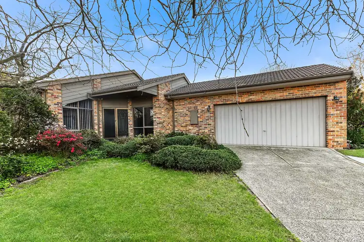 8 Michael Court, Berwick VIC 3806