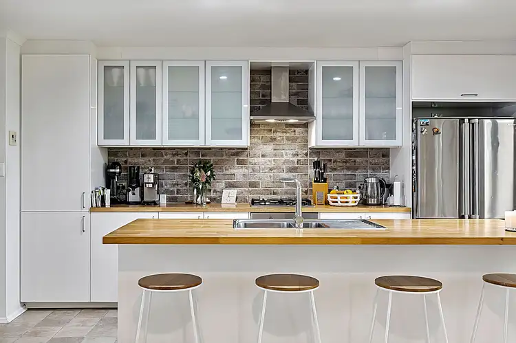 1 Holt Court, Trott Park SA 5158