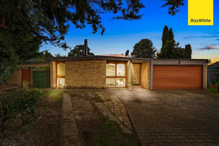 6 Carnarvon Place, Melton West VIC 3337