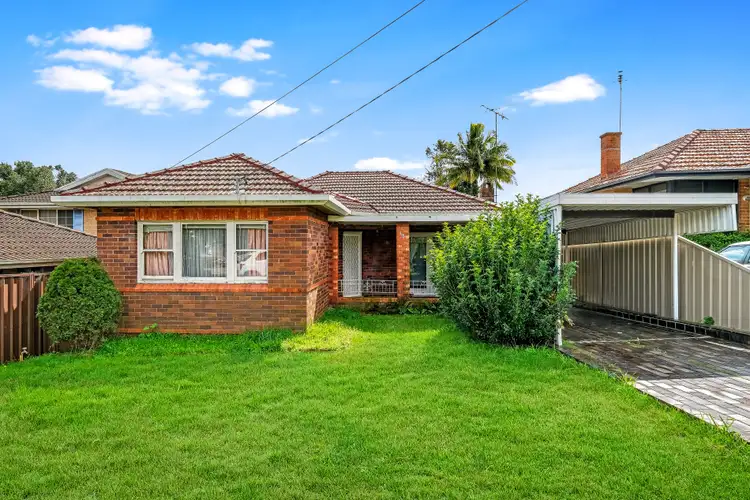 18 Meadowland Road, Peakhurst NSW 2210