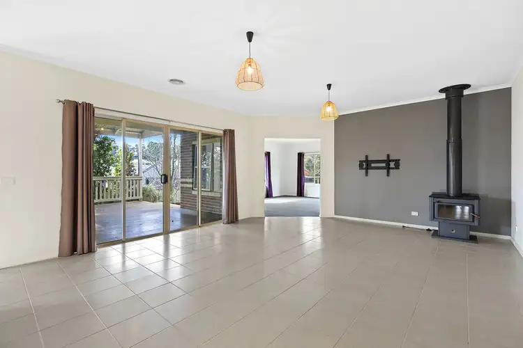 Fifth view of Homely house listing, 8 Mineral Court, Drouin VIC 3818
