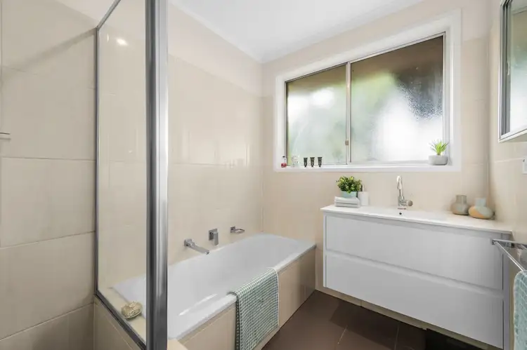 Seventh view of Homely house listing, 5 Latimer Place, Gladstone Park VIC 3043