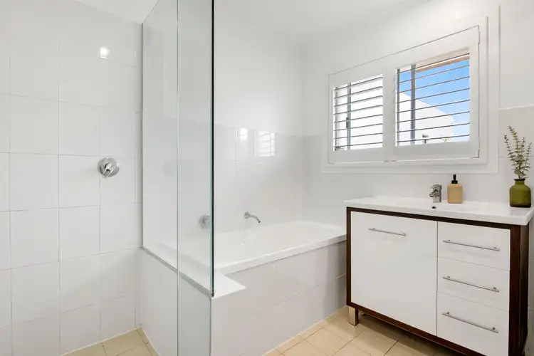 Sixth view of Homely unit listing, 2/198C Hedges Avenue, Mermaid Beach QLD 4218