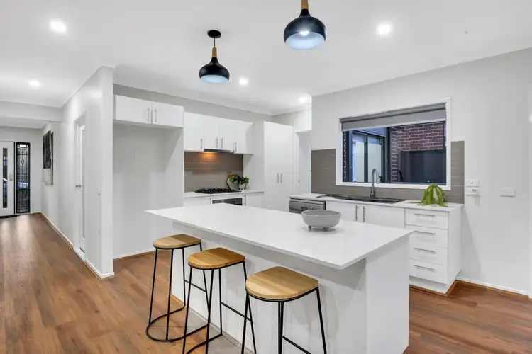 Second view of Homely house listing, 5 Rockwall Drive, Craigieburn VIC 3064