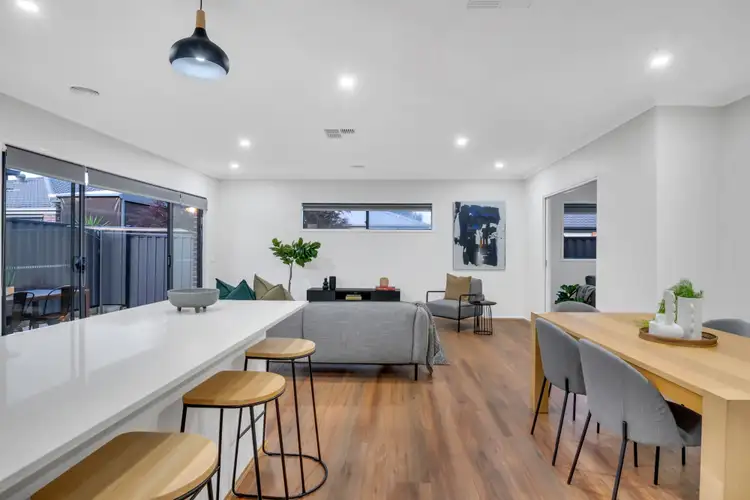 Sixth view of Homely house listing, 5 Rockwall Drive, Craigieburn VIC 3064