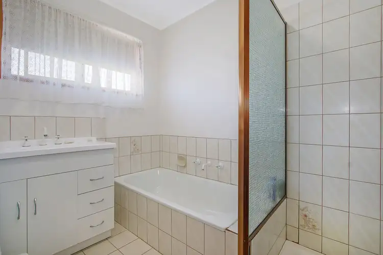 Fifth view of Homely unit listing, 4/26 Donelly Avenue, West Wodonga VIC 3690