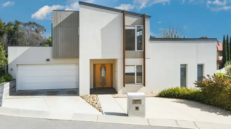 16 Lakewood Drive, Kennington VIC 3550