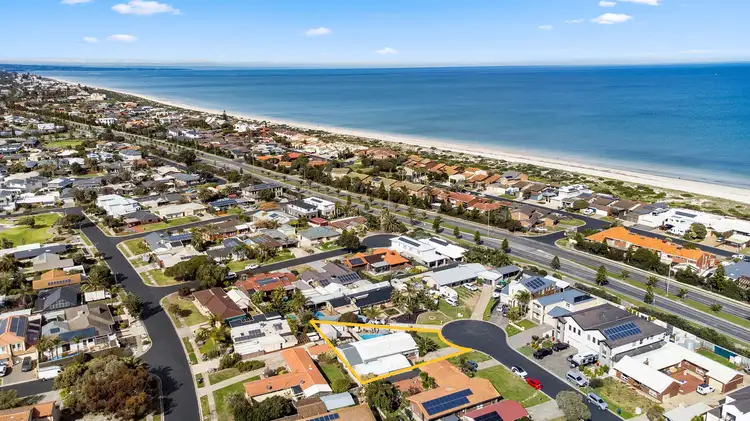 4 Illawarra Court, West Lakes Shore SA 5020