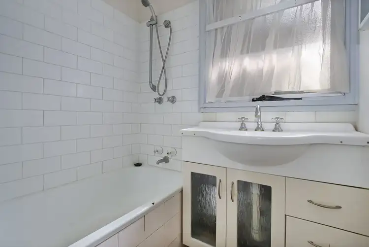 Sixth view of Homely house listing, 1 Garnet Place, Springdale Heights NSW 2641