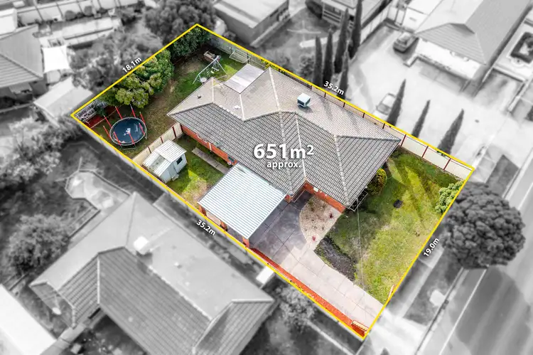 Main view of Homely house listing, 2 Bridgewater Road, Craigieburn VIC 3064