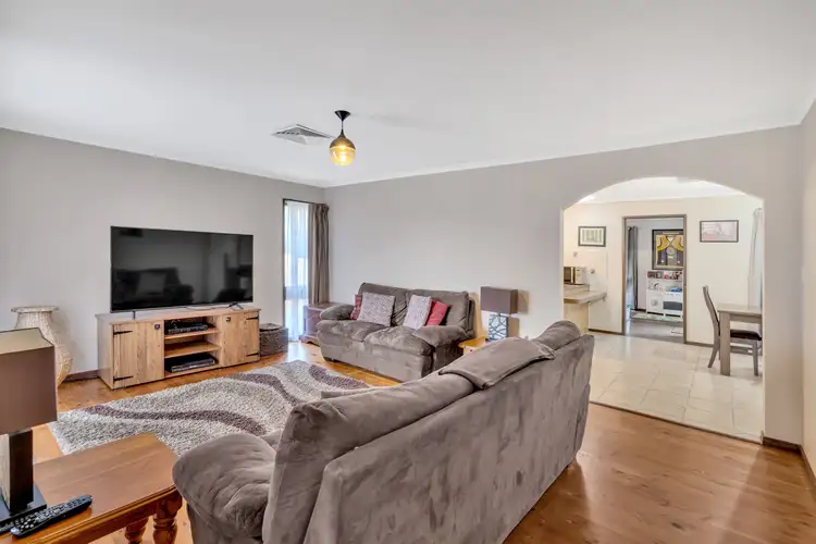 Fifth view of Homely house listing, 2 Bridgewater Road, Craigieburn VIC 3064