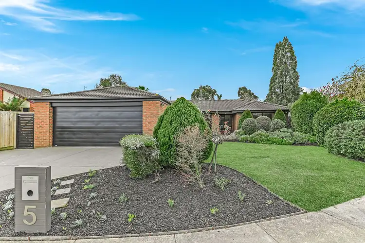 5 Roxby Court, Berwick VIC 3806