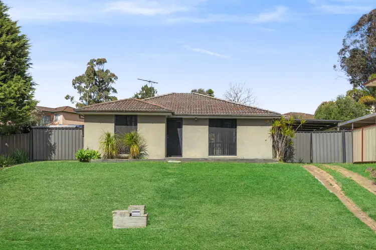 66 Cleopatra Drive, Rosemeadow NSW 2560