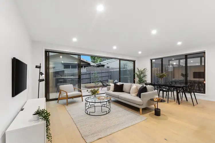 4/16 McCubbin Street, Burwood VIC 3125
