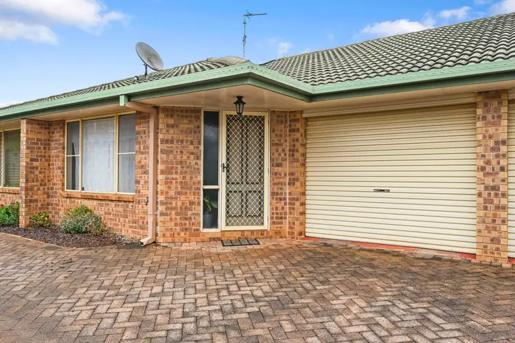 2/242 Spring Street, Kearneys Spring QLD 4350