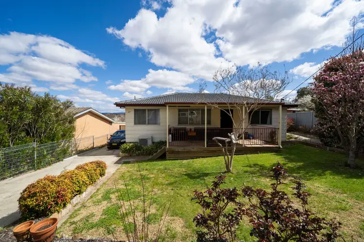 27a & 27b Elizabeth Cresent, Queanbeyan East NSW 2620