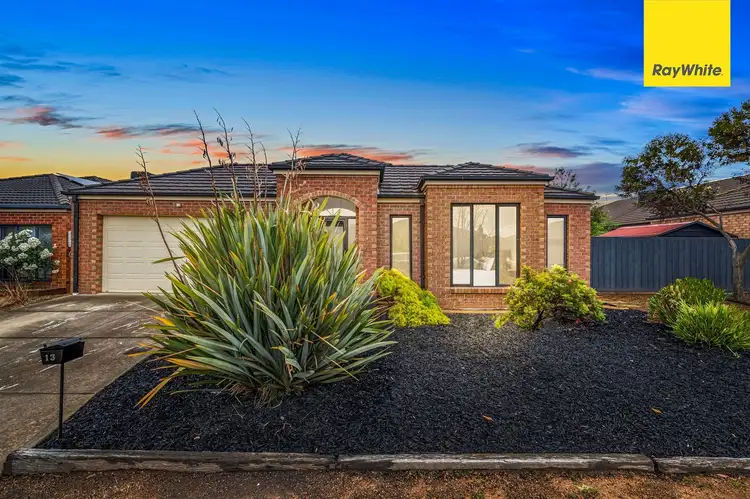 13 Carlyon Close, Melton West VIC 3337