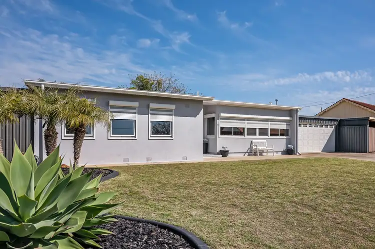 10 Wollowra Crescent, Largs North SA 5016