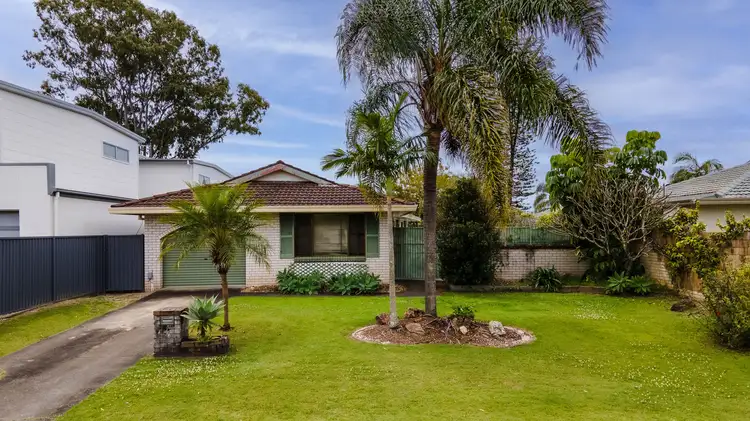 4 Aroona Avenue, Broadbeach Waters QLD 4218