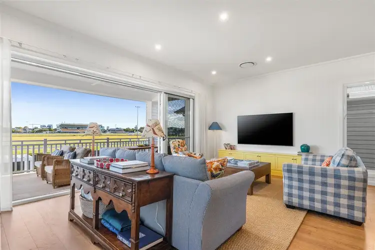 73 Raceview Avenue, Hendra QLD 4011