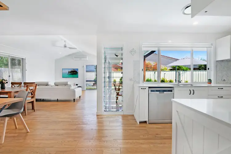 86 Barrier Reef Drive, Mermaid Waters QLD 4218