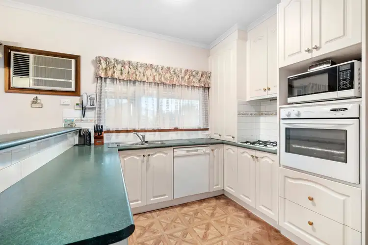 Fifth view of Homely house listing, 8 Garden Court, Lake Gardens VIC 3355