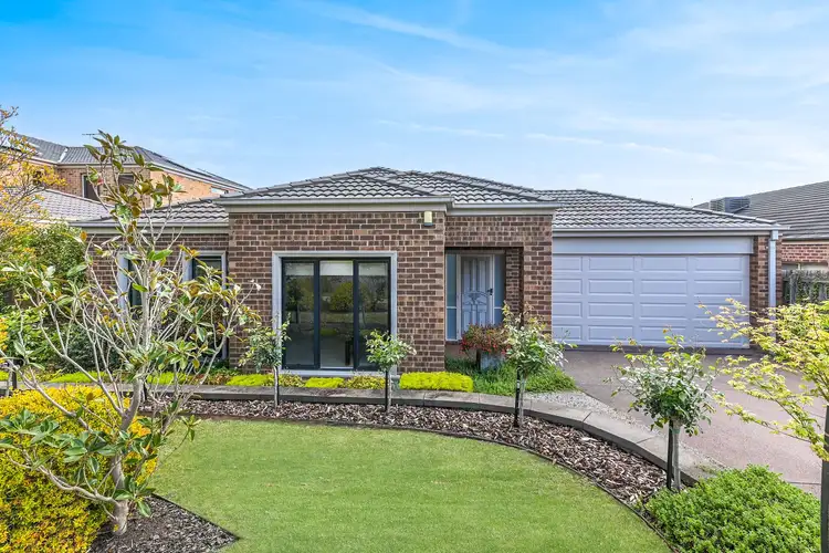 11 Cambridge Drive, Berwick VIC 3806