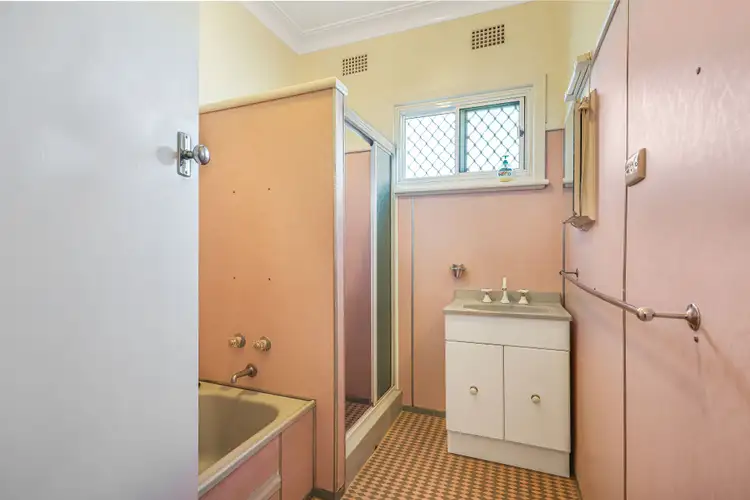 Sixth view of Homely house listing, 2 Central Avenue, Tamworth NSW 2340